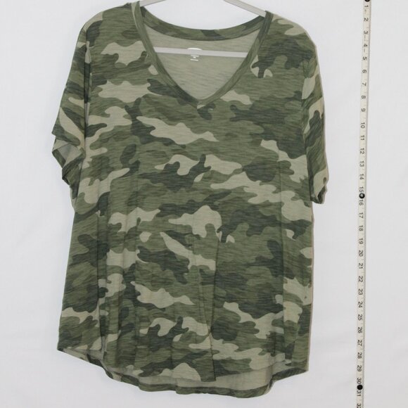 Old Navy Everywhere green camo basic v neck tee size XXL - Picture 1 of 6